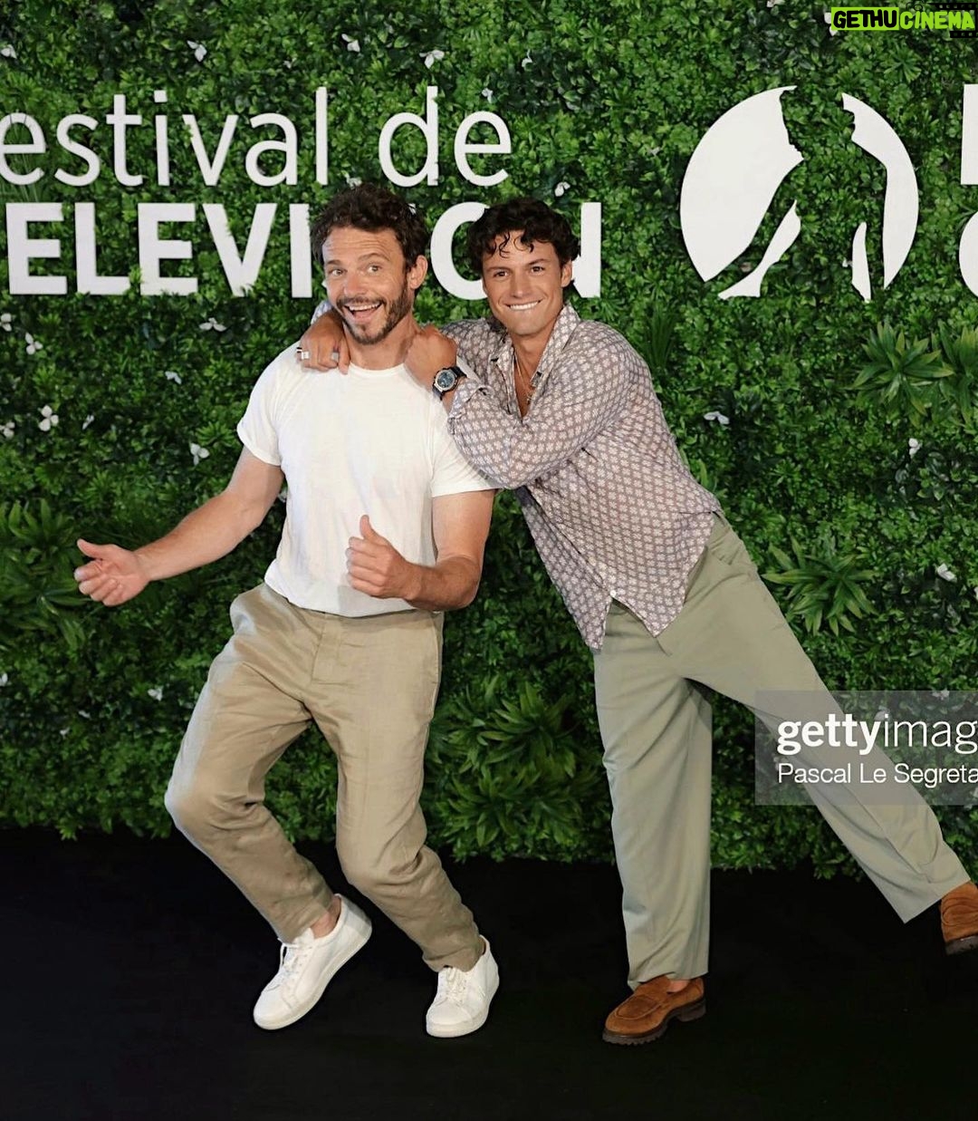 Kevin Dias Instagram - Extrêmement reconnaissant d’avoir été si bien accueilli en Principauté. Merci au @festivaltvmonte_carlo et Son Altesse Sérénissime le Prince Albert II de Monaco pour cette invitation à célébrer les créations audiovisuelles françaises et internationales d’aujourd’hui et de demain 🎬💫 J’ai adoré tous vous rencontrer et répondre à vos questions. Merci pour votre amour, votre curiosité, votre patience et votre soutien inconditionnel. J’ai été ému de rencontrer cette légende, Monsieur John Goodman. Et quel plaisir d’avoir partagé cette expérience avec ce collègue en or @arnaudbinard ! Merci @fursac.paris @jmwestonofficial de m’avoir fait tout beau 🖤 Monte-Carlo, Monaco