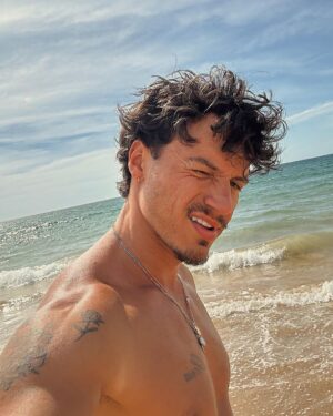 Kevin Dias Instagram - navigating through life 🩵🤙🏼