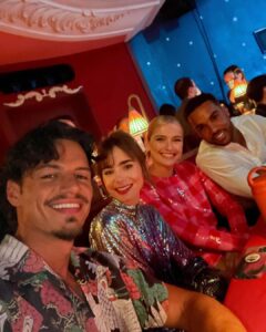 Kevin Dias Instagram - Bisous de la famille ! ✌🏼🎥❤️‍🔥 @emilyinparis @netflix Paris, France