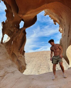 Kevin Dias Instagram - winter in the Canary Islands hits different 🏜️