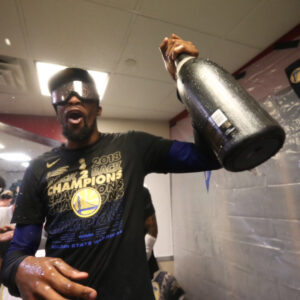 Kevin Durant Instagram - B2B chips. 🤣🤣🤣🤣 #justus!!! You know u f*ck with the dubs, stop frontin