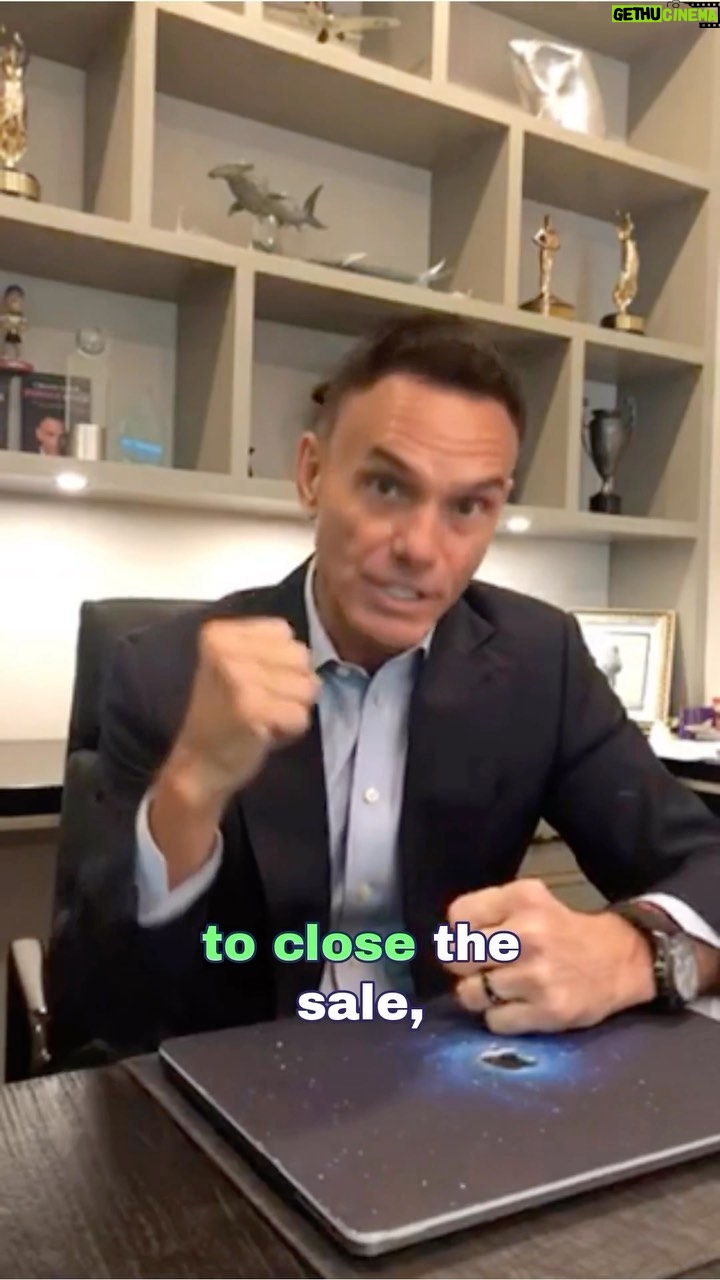 Kevin Harrington Instagram - In the world of sales, it’s all about giving and taking. Make sure you get yourself a win-win situation! #partnership #saleslife #closethedeal #salessimplified #winwinsituation
