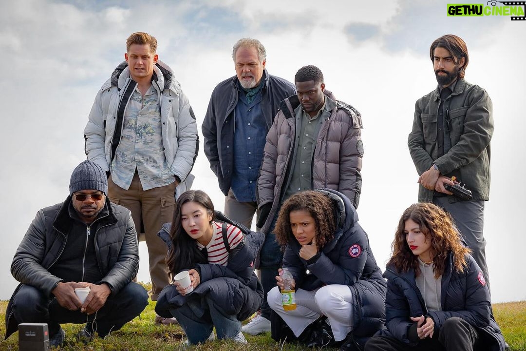 Kevin Hart Instagram - A glimpse behind the scenes of #Lift ๐ฌ So much love & effort put into this action packed film ๐ฅ Whatโs your favorite scene from the movie? ๐โ๏ธ @netflix #BTS