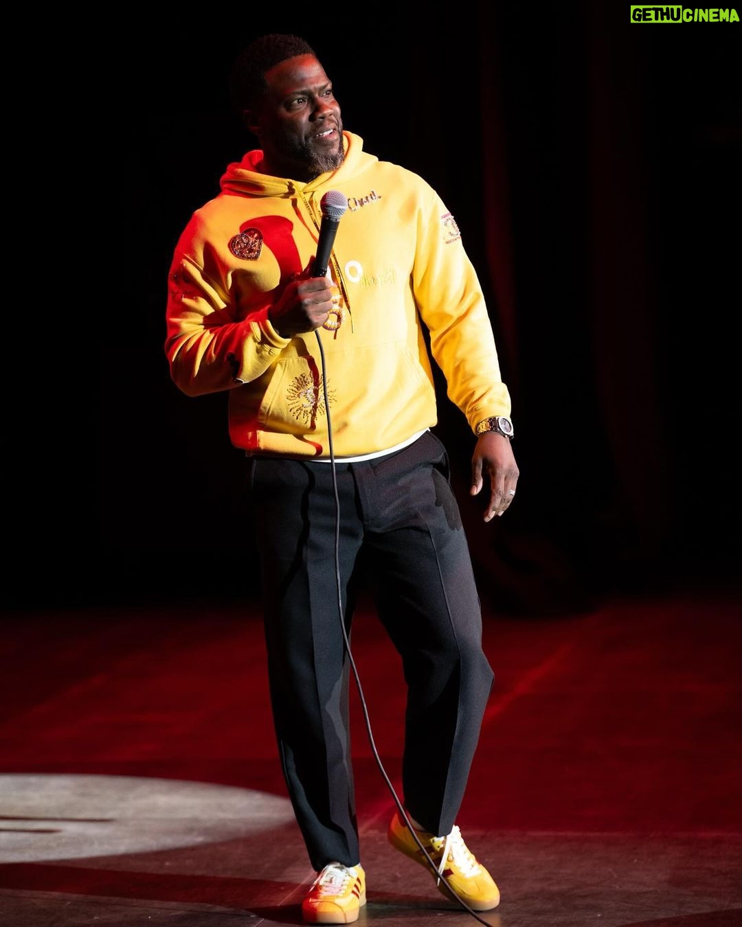 Kevin Hart Instagram - Had a blast this weekend …. Atlanta & Knoxville was amazing. Great crowds with unbelievable laughter!!!!! I appreciate all of you!!!!! Big tour announcement coming soon!!!!! Buckle up bitches!!!!! I’m about to announce more dates in a major way!!!!! Click the link in my bio to see what Cities/States have already been announced #ComedicRockStarShit #LiveLoveLaugh