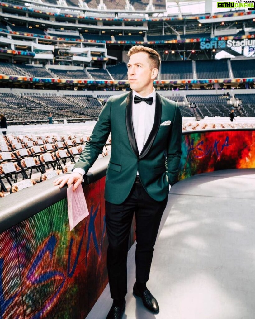 Kevin Patrick Egan Instagram - Back to Los Angeles this week! Incredible times in Hollywood for Wrestlemania earlier this year 🤗 Swapping the ring for the pitch this time around. Hope everyone has a cracking week x #WWE #wrestlemania #MLS #lagalaxy #mnufc SoFi Stadium