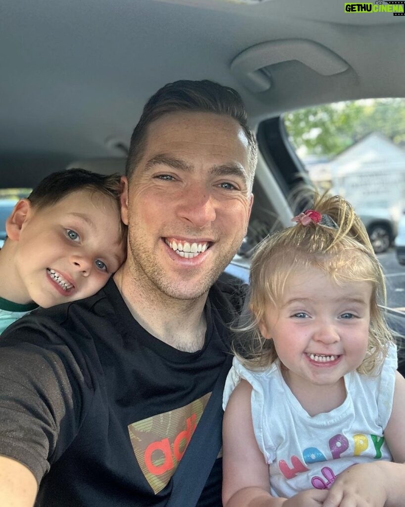 Kevin Patrick Egan Instagram - Car line craic with my babes 💚