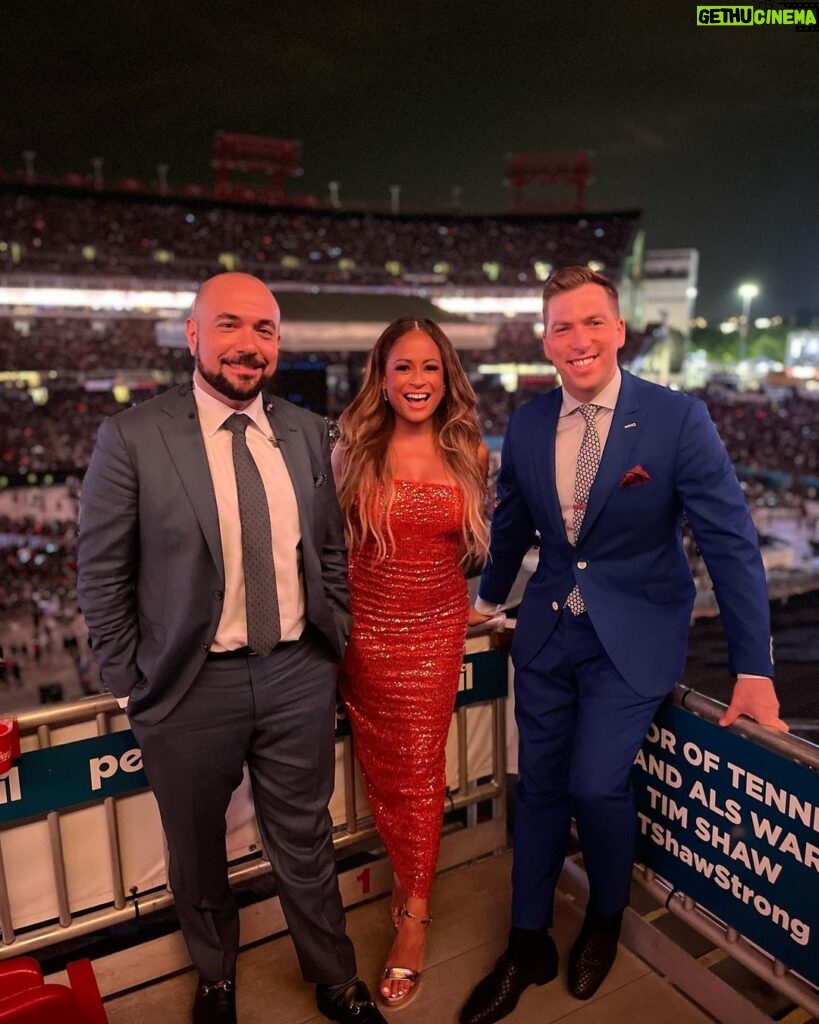 Kevin Patrick Egan Instagram - And chill. This is around the time I finally stopped sweating 😂🥵 Cheeky snap with these two beautiful humans, our Kickoff Show co-hosts @kaylabraxtonwwe and @rosenbergradio. SummerSlam, Nashville TN. You were epic! 🤠 #TooHotForIrishPeople #TheSweatsWereReal 😭 #Nashville #Summerslam #WWE Nissan Stadium