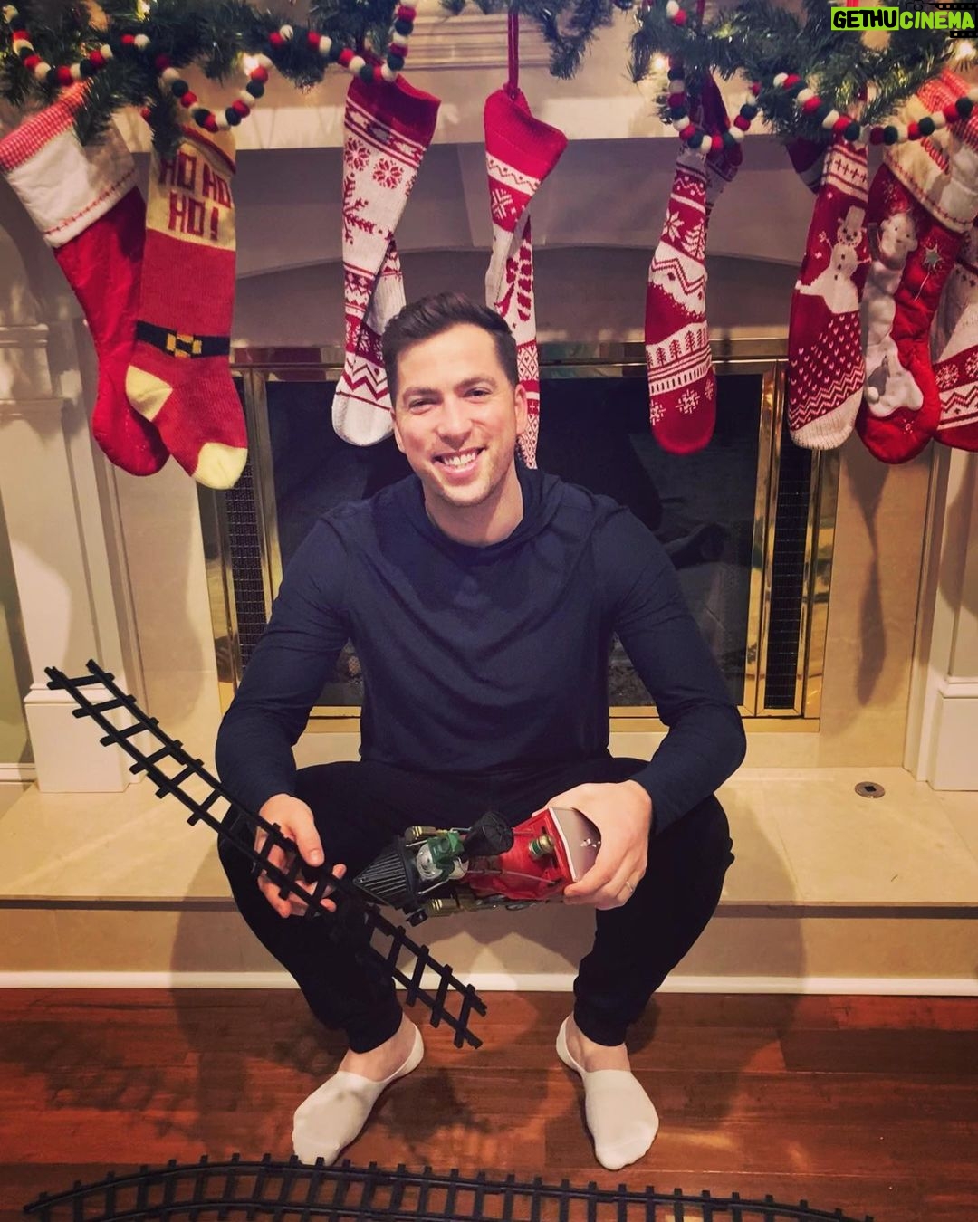 Kevin Patrick Egan Instagram - All go after moving into our new house getting it set for Christmas with the kids! Such a special time. Big thanks to @bearbottomclothing for hooking me up with the most comfortable clothes I’ve ever worn. Their ‘Loft Joggers’ are next level comfy. Perfect for training, or chilling over Chrimbo! Cheers, guys! Highly recommended. #BearbottomPartner #bearbottomclothing