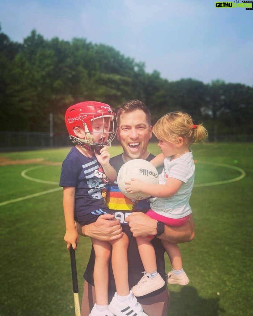 Kevin Patrick Egan Instagram - Happy Father’s Day, lads! Hope everyone’s having a cracking day x My heart was full this morning at our local pitch, as the kids all played Gaelic Football and Hurling. What @thebrightlifecoaching and others have started with our little Irish community is next level amazing. Thank you 🙏🏼 Proud Irish in ATL 💚 Atlanta, Georgia