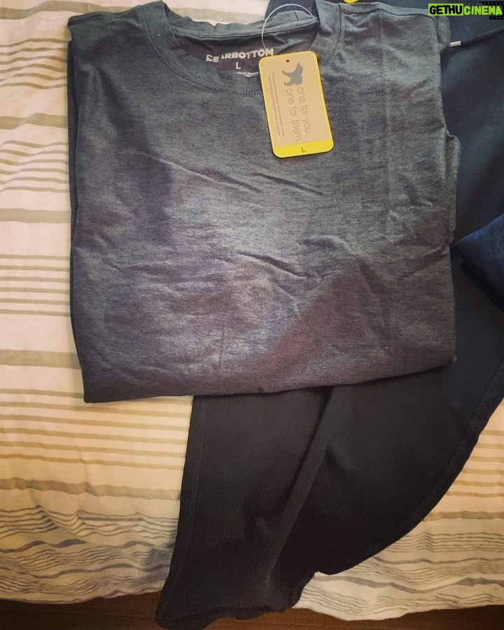Kevin Patrick Egan Instagram - All go after moving into our new house getting it set for Christmas with the kids! Such a special time. Big thanks to @bearbottomclothing for hooking me up with the most comfortable clothes I’ve ever worn. Their ‘Loft Joggers’ are next level comfy. Perfect for training, or chilling over Chrimbo! Cheers, guys! Highly recommended. #BearbottomPartner #bearbottomclothing