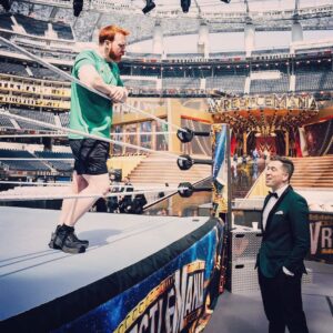 Kevin Patrick Egan Instagram - A little chin wag between two Northside Dubs before Wrestlemania in Hollywood. Sheamo wanted a quick scrap to warm up. Raheny vs Cabra. I negotiated a hug instead 😆👊🏼💚

Snaps by the great @richwadephoto 📸