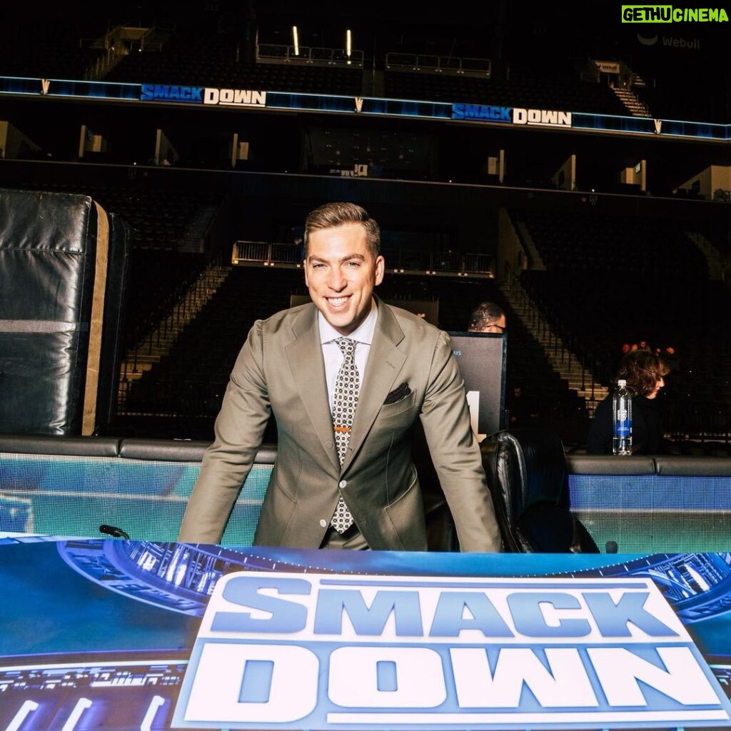 Kevin Patrick Egan Instagram - All smiles ahead of Smackers! Pre show prepping, and the great @richwadephoto was ready to pounce 📸😁 Big love, folks x #WWE #Smackdown #FridayNightSmackdown Barclays Center Brooklyn