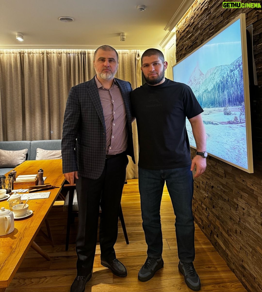 Khabib Nurmagomedov Instagram - Это мой стилист ))) papakha_coffee