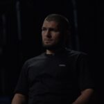 Khabib Nurmagomedov Instagram - Шейх Ибн Усеймин, да помилует его Аллах, сказал: “Время само по себе короткое, какая бы у человека не была длинная жизнь, она все равно будет короткой. Всевышний Аллах говорит: «В тот день, когда они увидят то, что им обещано, им покажется, что они пробыли на земле всего лишь час дня» (Сура «аль-Ахкаф», аят 35). Также и то, что было предоставлено в пользование — его тоже мало. Все, что может приобрести человек в этом мире из наслаждений, по сравнению с тем, что у него будет в жизни вечной, ничтожно. Как пришло в достоверном хадисе от пророка (да благословит его Аллах и приветствует): «Место в Раю, которое заняла бы плеть любого из вас, лучше мира этого со всем тем, что в нём есть» (Сахих аль-Бухари 2892). Мирская жизнь не только мала, она ещё и испорчена трудностями прошлого и будущего. Как сказал один поэт: — В один день мы побеждаем, в другой — терпим поражение; Один день мы печалимся, в другой радуемся. Другой же поэт написал: — Не может быть жизнь хорошей, пока она испорчена в своей основе смертью и старостью. Если ты хочешь убедиться в этом, сравни, сколько тебе осталось в этой жизни, и сколько ты прожил. Все мы знаем, что прожили много дней, однако ощущаем, будто бы и не было того, что происходило только вчера. Поэтому пророк (да благословит его Аллах и приветствует) сказал, описывая мирскую жизнь: «В мире этом я подобен только всаднику, который (днём) останавливается для отдыха в тени дерева, а потом уезжает, покидая его» (Ахмад, Ибн Маджа, достоверный хадис). Человек передохнул под тенью дерева и пошел дальше! Так и выглядит вся мирская жизнь”. См. “Тафсир суры аль-Бакара”, аят 126