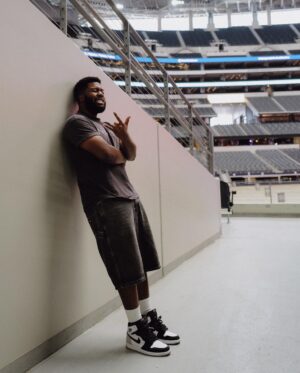 Khalid Instagram - Day 1, and it feels good to be back 
see y’all on the road w @teddysphotos ⭐️
