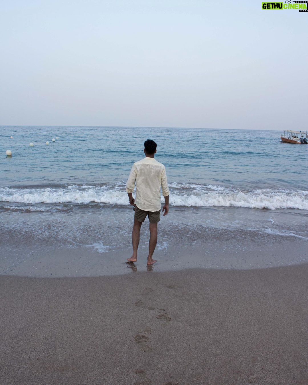 Khalifa Al Bahri Instagram - Bad days should motivate you to work for better days 🌊