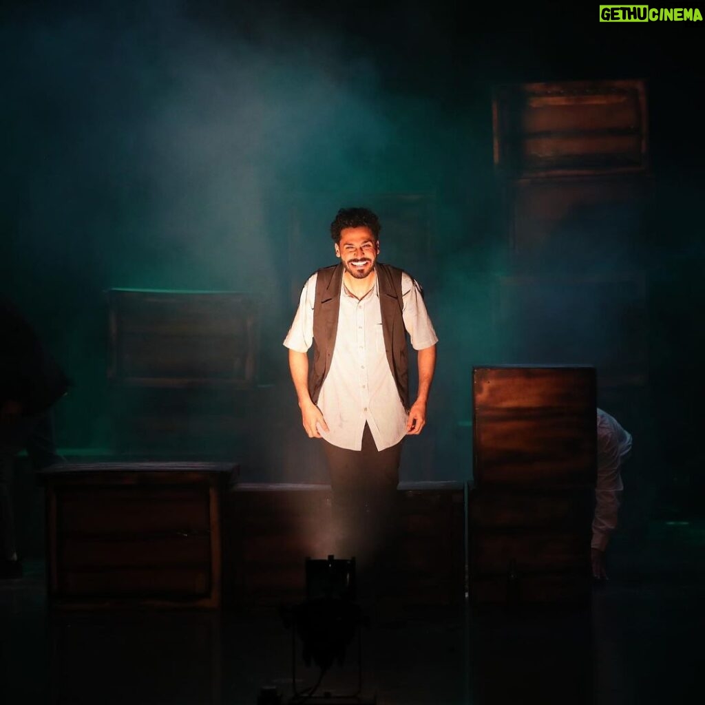 Khalifa Al Bahri Instagram - "مسرحية الصندوق" ضمن العروض المشاركة في مهرجان دبي لمسرح الشباب ٢٠٢١ #dfyt2021 #مهرجان_دبي_لمسرح_الشباب #خليفة_البحري