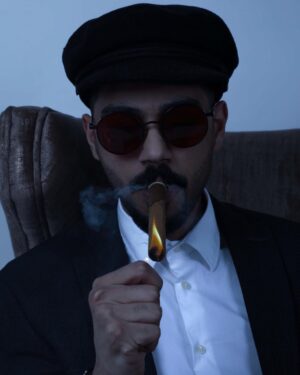 Khalifa Al Bahri Instagram - "If you ever see me fighting in the
forest with a bear. HELP THE
BEAR!”🚬🐻🕶

#خليفة_البحري #khalifa_albahri