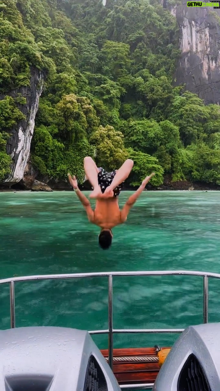 Khalifa Al Bahri Instagram - Some parts of #thailand 🕶️
