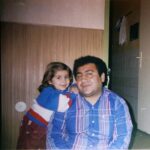 Khosrow Ahmadi Instagram - عزیزدل من، تو بزرگ شدی و من کوچک. تو جوان شدی و من پیر. تو جذاب شدی و من شکسته. اما با بزرگ شدنت بزرگیت را نسبت به خودم دیدم و کیف کردم و به خودم بالیدم. و خودم را در آیینه تو دیدم. جذاب شدی و هر روز پوزت را دادم، کنار تو با افتخار راه رفتم و جذب تو شدم. علی جان همه اینها بهانه ای بود که بگم بهار دل بابا تولدت مبارک. همیشه سلامت باشی و در اوج و همواره بخندی.