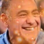 Khosrow Ahmadi Instagram - امروز من انتخاب شدم. از طرف خدا انتخاب شدم، که هدیه‌ای باشم برای پدر و مادرم. زیاد یادم نیست اما بزرگتر که شدم پدرم می‌گفت تو بهترین هدیه خدا برای ما بودی و هستی. خوشحالم که تا آخر عمرشون سعی کردم هدیه خوبی براشون باشم. حالا هم دارم سعی می‌کنم برای خانواده و دوستان عزیزم هدیه خوبی باشم از همه عزیزانی که بهم تبریک گفتند ممنونم.