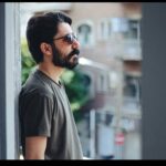 Khosrow Ahmadi Instagram - فصل زیبای بهار با تو زیباست. زیباترین فصل زندگی من در کنار تو تمام زیبایی خدا زیباتر و دلنشینتر میشود. هر چقدر بزرگتر میشوی من با وجود تو جوانتر میشوم رفیق با وجود من خوش آمدی سالی که گذشت هم برای تو هم برای من تجربه زیادی بود. خوشحالم در کنار تو تجربه های تلخ شیرینتر از عسل شد. اجازه بده این بار تولدت را بیشتر از همه به خودم تبریک بگویم آرامش قلب خسته من. تولدت مبارک/ تولدت مبارک/تولدت مبارک.