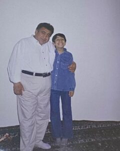 Khosrow Ahmadi Instagram - عزیز دل من تو عکس اول تو تو بغل منی و تو عکس دوم من تو بغل تو.هر دو عکس زیبا دوستداشتنی.چقدر کیف میکنم از لبخندهای قشنگت. این عکسها نشون میده در هر دو حالت من از وجود نازنین تو دارم لذت میبرم و شاکر خداوند هستم.عشق بابا دوست داشتم این تصاویر رو امروز پست کنم که برای من یکی دیگه از روزهای دلنشین خدا هست. تولد یکی دیگه از نازنینان دلم که برام رفیق خوبی شد. رفیق نازنین. همراه دستداشتنی. داداش عزیز. پسر گلم. تولدت مبارک. آرزو میکنم به همه خواستهای دل قشنگت برسی.