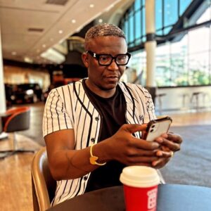 Khulu M. Skenjana Instagram - Kuthiwa the way i read texts ijumpisa iminyaka 🤓🤪 #GugileGugile