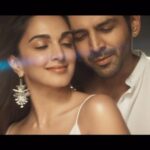 Kiara Advani Instagram – Aa Chale, leke tujhe… Hain jaha Silsilein!! π€β¨
#PasooriNu Song Out Now
#SajidNadiadwala #SatyaPremKiKatha #29thJune
@kartikaaryan @sameervidwans @shareenmantri @arora.kishor @karandontsharma @kamera002 @boscomartis @vijayganguly @nadiadwalagrandson @namahpictures @wardakhannadiadwala @arijitsingh @rochakkohli @alisethiofficial @tulsikumar15 @ghuggss @sanjoyd
@gajrajrao #SupriyaPathakKapur @randeria_siddharth @shikhatalsania @rajpalofficial @anooradha_patel #BhushanKumar @tseries.official @penmovies