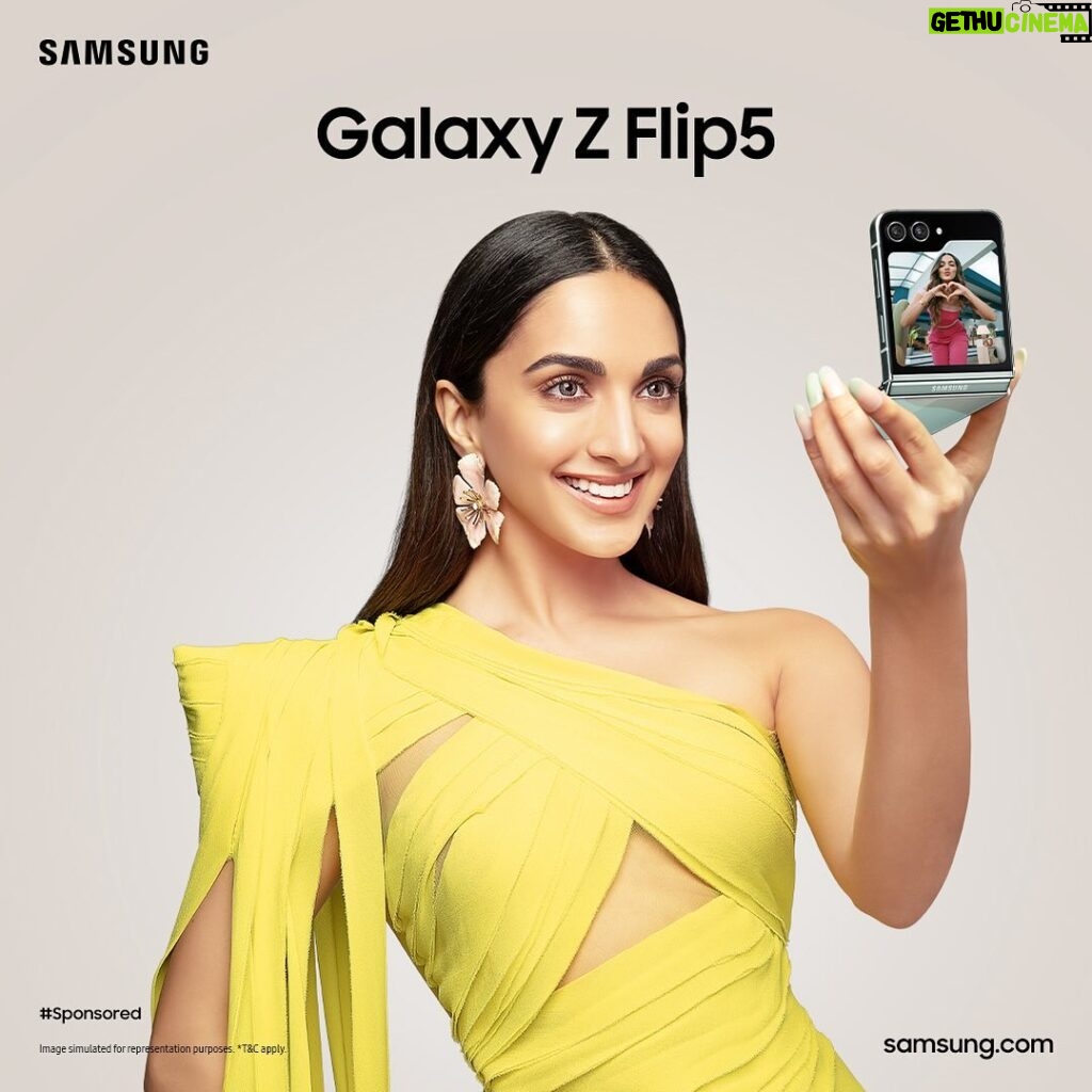 Kiara Advani Instagram - From giving me the brightest selfies, to perfectly matching my style… my #GalaxyZFlip5 does it all. I’ve joined the flip side and I’m all for it! Have you? #JoinTheFlipSide #Samsung #Collab