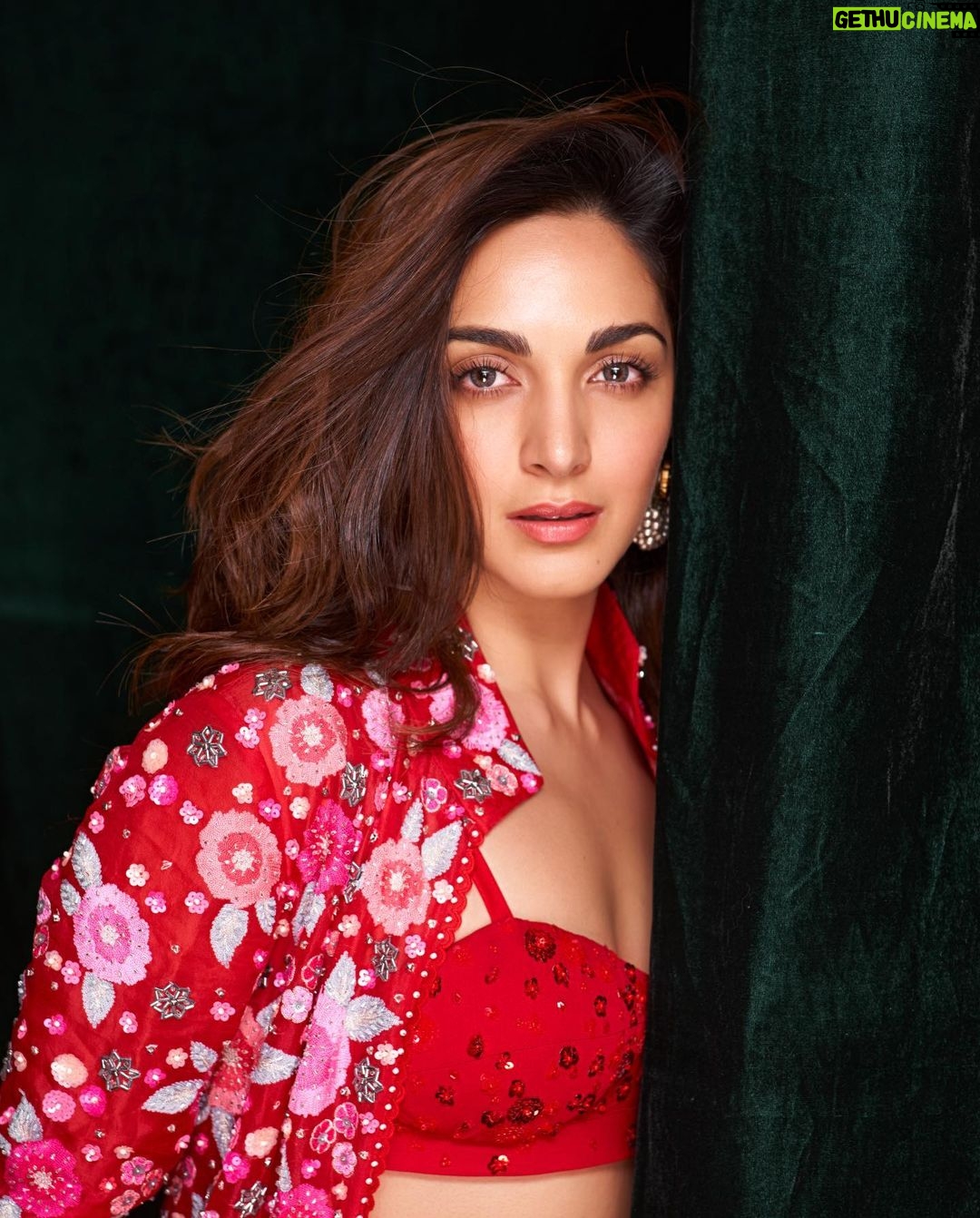 Kiara Advani Instagram - Swipe for clarity ❤️ Mood Red 🌹