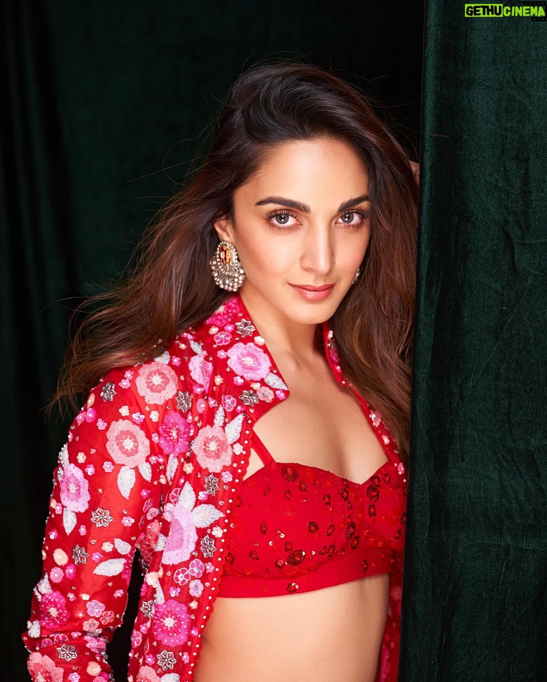 Kiara Advani Instagram - Swipe for clarity ❤️ Mood Red 🌹