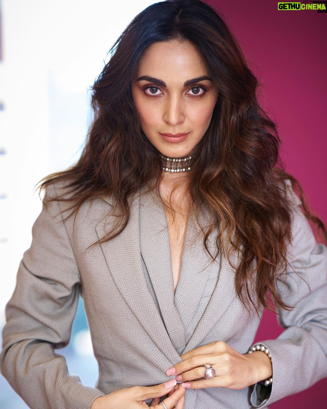 Kiara Advani Instagram - The world isn’t black and white. All the magic is in the grey 🩶