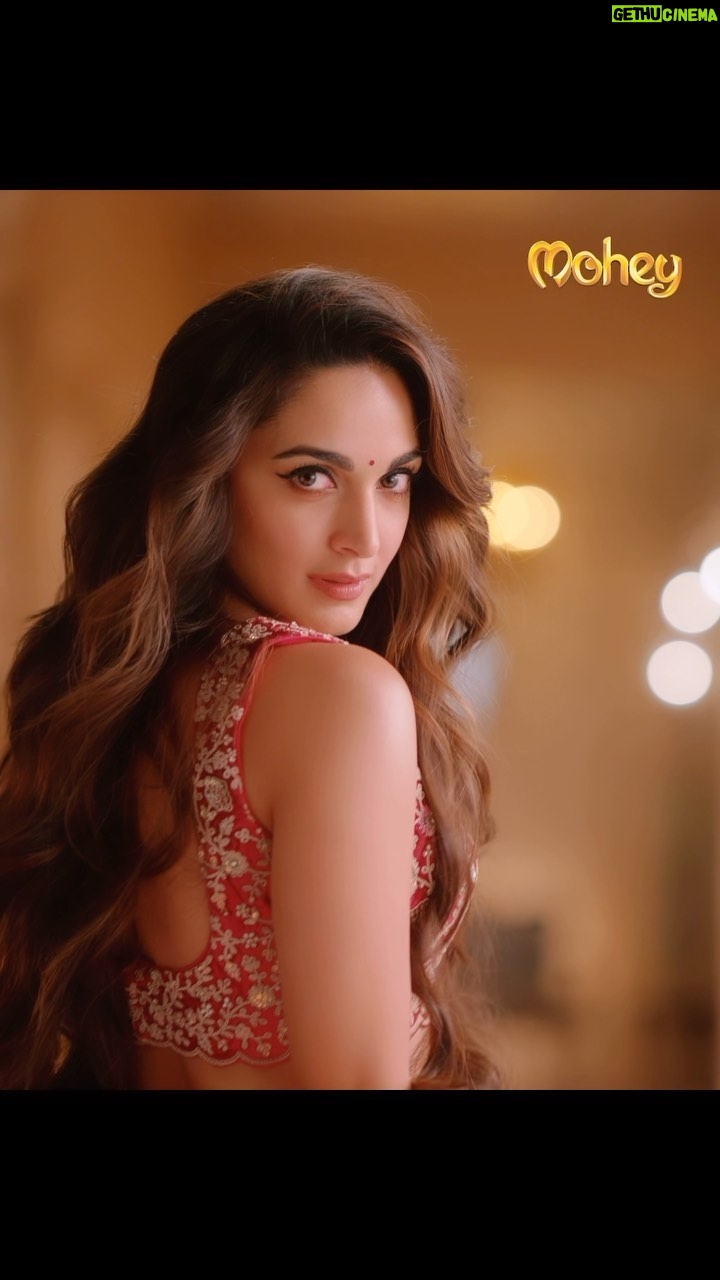 Kiara Advani Instagram - Kyuki Mohey ke saath har dhage mai basti hai #DulhanWaliFeeling. A lehenga for every bride! #Mohey #BridalLehengas