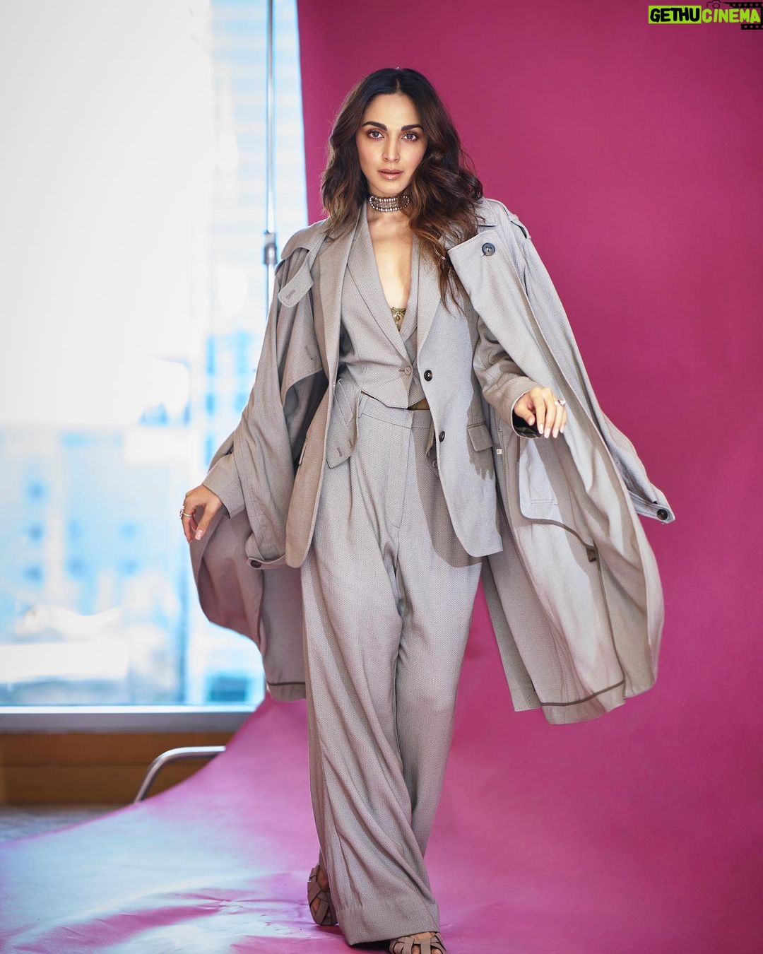 Kiara Advani Instagram - The world isn’t black and white. All the magic is in the grey 🩶