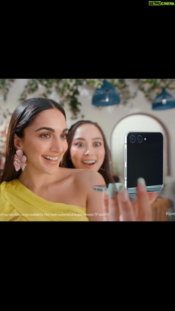 Kiara Advani Instagram - No kidding, my #GalaxyZFlip5 turns a dull day into a super exciting one! My new phone is the perfect fit – both in life and my pocket ;) Watch me waltz through the streets as I unfold my most authentic self, all thanks to the hands-free life on the flip side! #JoinTheFlipSide #collab