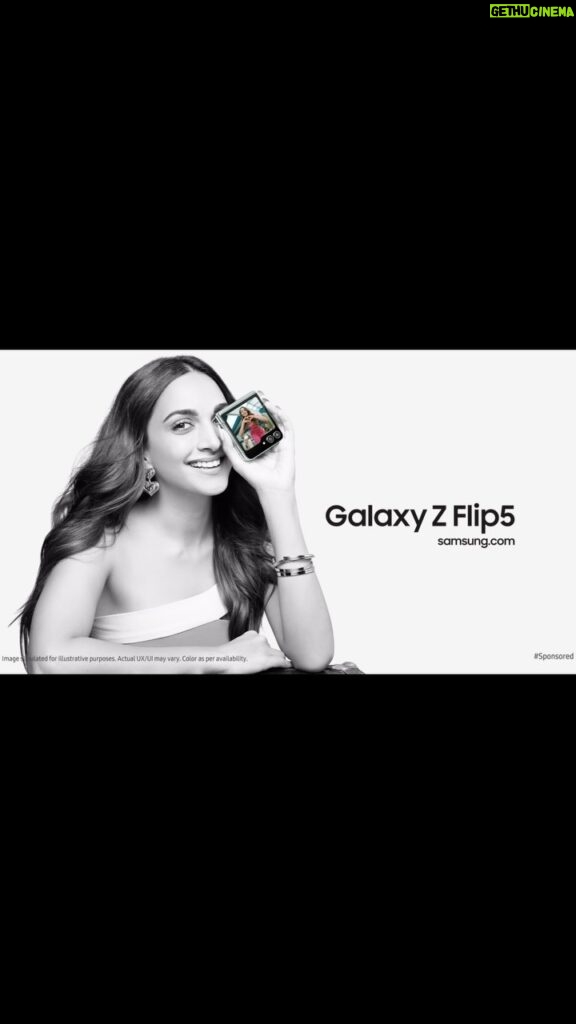 Kiara Advani Instagram - With my new #GalaxyZFlip5, I can be anything I want to be. Even my own photographer! 😉 Thanks @SamsungIndia for the best surprise! Watch this space as I unfold my most authentic self… or should I say selfies? ;) See y’all on the flip side. #JoinTheFlipSide #Samsung #Collab #ad
