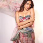 Kiara Advani Instagram - Couldn’t choose, posted all 💁🏻‍♀️🌻🪻