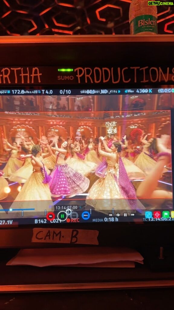 Kiara Advani Instagram - While you guys are waiting for the Raat Baki video to come out, here’s one of my favourite sequences from the song , this particular dance sequence was a single shot which for me as a performer is the most thrilling shot to take on set. The energy during these takes is such an adrenaline rush, everyone’s coordination is so crucial, hitting the right mark for the camera operator, gracefully dancing without letting it confuse you, it’s always a team effort to get the best take. Special shout out to my crew for getting their A game on , I remember the excitement on everyone’s face when we got that perfect shot and seeing it on the big screen was so fulfilling 🫶