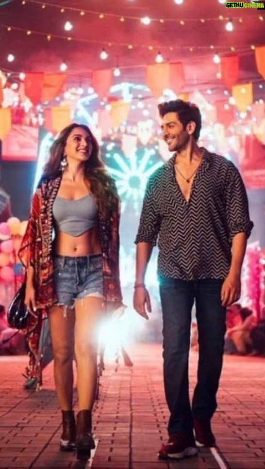 Kiara Advani Instagram - “Shikwe sabhi bhulake, Naye raaste banake Dil mein tujhe basaake, Le aaunga” 🤍✨ #LeAaunga Song Out Now! #SatyaPremKiKatha IN CINEMAS NOW #SajidNadiadwala #SatyaPremKiKatha @kartikaaryan @sameervidwans @shareenmantri @arora.kishor @karandontsharma @kamera002 @ganeshacharyaa @nadiadwalagrandson @namahpictures @wardakhannadiadwala @gajrajrao #SupriyaPathakKapur @randeria_siddharth @shikhatalsania @rajpalofficial @anooradha_patel @arijitsingh @tanishk_bagchi @vayurus @ericpillai #BhushanKumar @tseries.official @penmovies