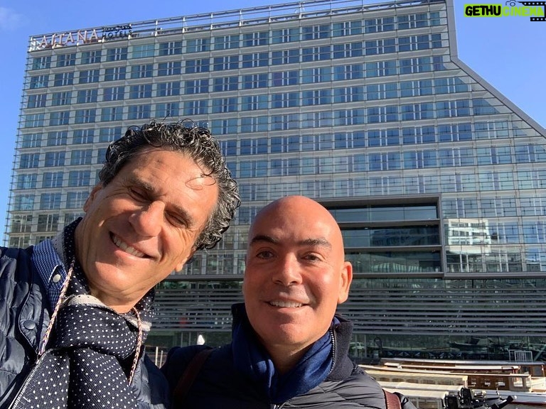 Kike Sarasola Instagram - Qué alegría llegar a Ámsterdam y comprobar que hemos incrementado en un 40% la llegada del viajero americano en Holanda. ¡El mundo de nuevo se empieza a abrir! ❤ What a joy to arrive in Amsterdam and see that we have increased the number of American travelers in the Netherlands by 40%. The world is opening up again! ❤ #RoomMateHotels #RoomMateAitana #ILoveRoomMate #Ámsterdam #viajar #travel Room Mate Aitana