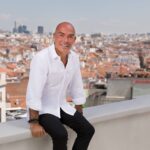 Kike Sarasola Instagram - Ojalá llegue el día en el que dejemos de hablar de este tema. Ojalá ese día sea tan “normal” que no se necesite hacer reivindicaciones de ningún tipo. Sinceramente creo que en España estamos muy cerca de llegar a ese nivel de tolerancia y normalización, aunque aún queda algo de camino por recorrer. ➡ Link en bio Hopefully the day will come when we will stop talking about this subject. Hopefully that day will be so "normal" that there will be no need to make claims of any kind. I sincerely believe that in Spain we are very close to achieve this level of tolerance and normalization, although there is still some way to go. ➡ Link in bio #TrabajaConOrgullo #OutOnLinkedIn #WorkWithPride