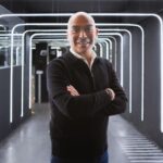 Kike Sarasola Instagram - Poco a poco vamos recuperando la actividad en varios de nuestros hoteles, vamos volviendo a la normalidad mientras convivimos con todos los cambios que ha traído la pandemia. Me gusta ver este tiempo como una oportunidad para recomenzar, para cambiar aquellas cosas que forman parte de otra época, mirar al frente y tomar nuevas decisiones que nos lleven hacia una #UnaVidaMásExtraordinaria. Quiero que la gente sepa que puede contar conmigo y quiero ofrecer a mis clientes una experiencia de calidad que les ayude a soñar. Y tú... ¿vas a recomenzar? 👍 @jaguarspain Gradually, we're seeing increased activity in several of our hotels and we're returning to normal while living with all the changes brought about by the pandemic. I'd like to think of this time as an opportunity to start over, to change the things that were part of another era, to look ahead, and to make new decisions that will guide us towards a more extraordinary life. I want people to know that they can count on me and I want to offer my guests a high-quality experience that helps them dream. What about you... are you going to start over? 👍