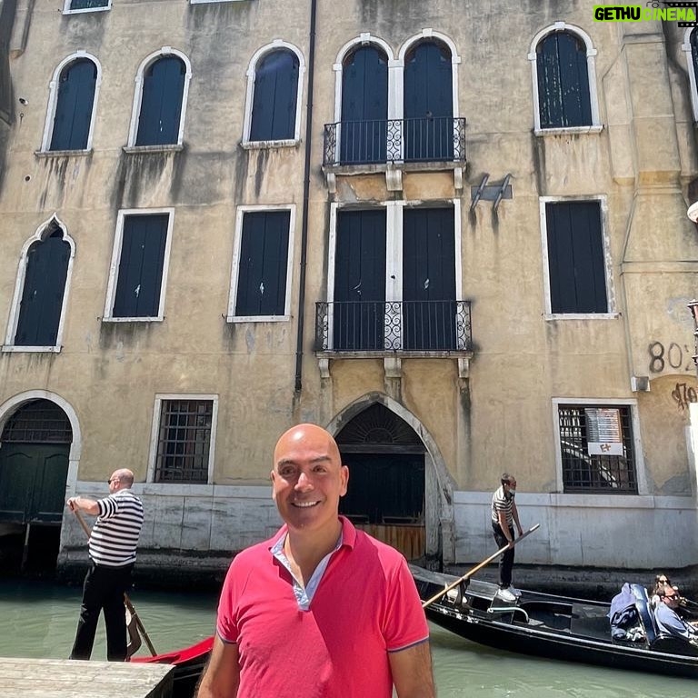 Kike Sarasola Instagram - Be Mate. Venecia. Pronto. 😁🛶 Be Mate. Venice. Soon. 😁🛶 #BeMate #MoreThanApartments #Venecia #Venice Venice, Italy