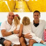 Kike Sarasola Instagram – La familia es el mejor apoyo. // Family is the best support ❤️👨‍👨‍👧‍👦 #family #boamistura Home
