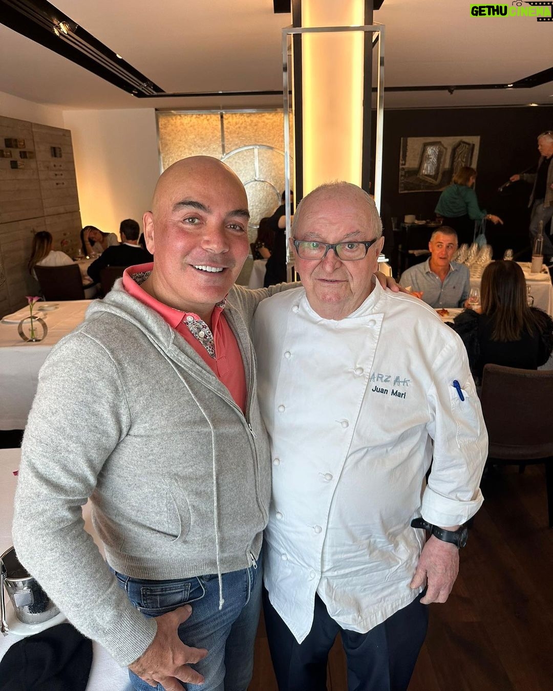 Kike Sarasola Instagram - JUAN MARI ARZAK Admirado amigo, buena persona e íntimo de mi padre. Siempre un placer y una experiencia. JUAN MARI ARZAK Dear friend, good person and very close to my father. Always a pleasure and an amazing experience. Restaurante Arzak