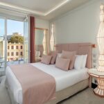 Kike Sarasola Instagram - Estoy muy contento de poder presentaros nuestro nuevo proyecto: Room Mate Filippo y Gran Filippo Apartments. Roma es una de mis ciudades favoritas del mundo y está situado al lado de la emblemática Plaza de España. Además, ha sido diseñado por mi querido amigo @tomasaliadesign. ¡Qué maravilla! 👏❤ I'm delighted to present to you our new project: Room Mate Filippo and Gran Filippo Apartments. Rome is one of my favorite cities in the world. It's located next to the iconic Piazza di Spagna and it was designed by my dear friend Tomás Alía. How wonderful! 👏❤ #RoomMateHotels #ILoveRoomMate #RoomMateFilippo #Roma #Rome
