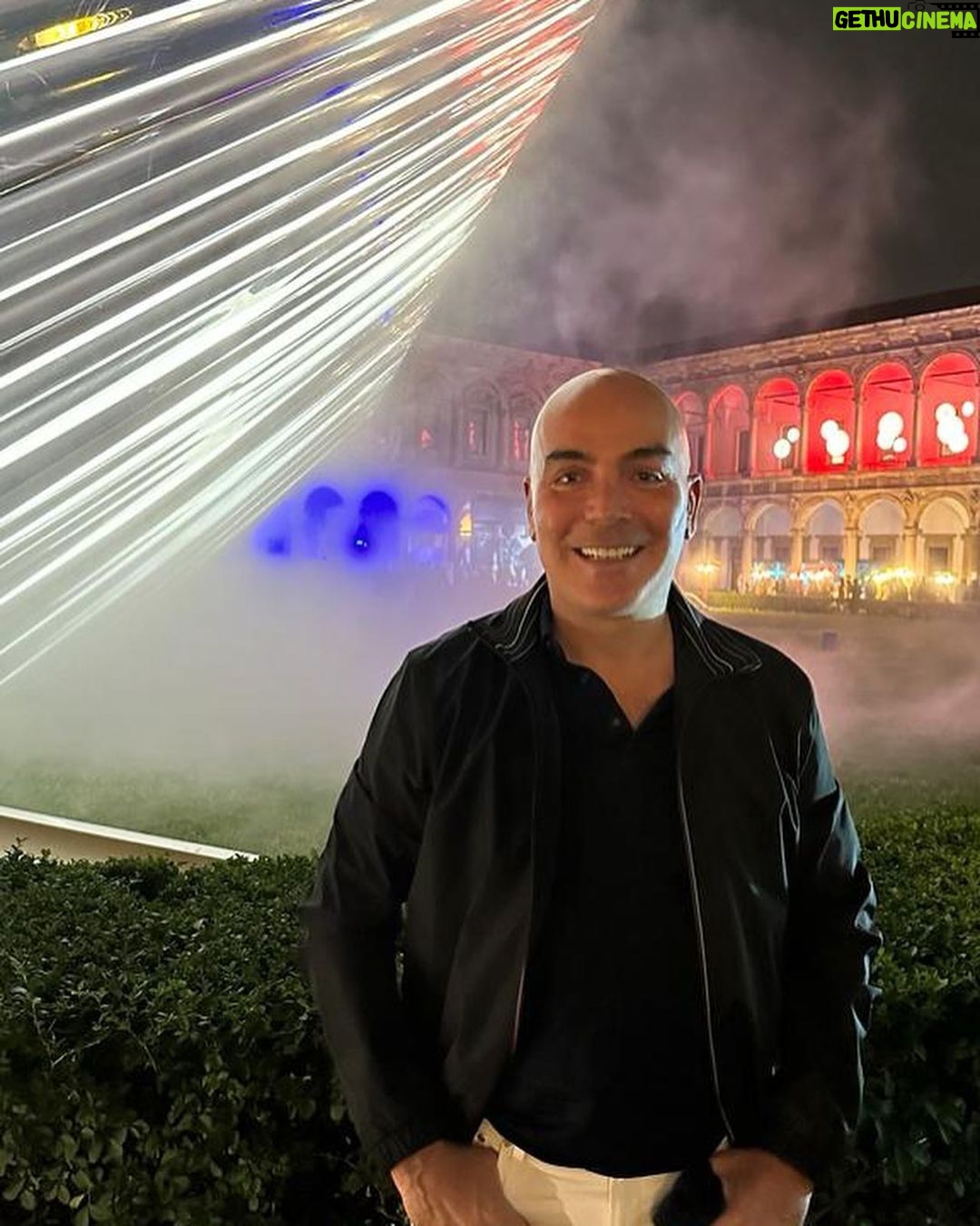 Kike Sarasola Instagram - ESPECTACULAR MILÁN durante el Salone del Mobile. 👏🏻 Sin lugar a dudas, la mejor feria que existe. Muebles, obras e instalaciones de los mejores arquitectos e interioristas del mundo. En cada edición se superan. La recomiendo. SPECTACULAR MILAN during the Salone del Mobile. 👏🏻Undoubtedly, the best fair that exists. Furniture, works and facilities by the best architects and interior designers worldwide. Each edition is better than the last. I highly recommend it. Milan, Italy
