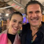 Kike Sarasola Instagram - “La Gaviota”, Laura Londoño, con mi marido en La Terraza de Óscar. Qué mujer tan espectacular y qué bella persona 🤩 Laura Londoño (''La Gaviota") with my husband at La Terraza de Óscar. What a spectacular woman and what a beautiful person 🤩 #RoomMateOscar #CafeConAroma #Colombia #Madrid La Terraza de Room Mate Óscar