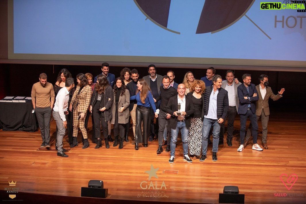 Kike Sarasola Instagram - ¡PREMIO A LA LABOR SOCIAL EN EL SECTOR HOTELERO! Estoy muy orgulloso de todo mi equipo, de mis roomies. Por eso, este premio no es únicamente para mí, sino para todos ellos. Un reconocimiento a las acciones y labores desarrolladas durante la pandemia, como los hoteles cedidos a sanitarios y personas mayores. Muchas gracias a todos los organizadores de la @gala_accion_social, a los @best_hotelawards y a @mariacansinogala, presidenta de Gala Acción Social. 👏🏻 I am very proud of my team, all my roomies. That is why this award is not only for me but for all of them. It is an acknowledgment of all the actions and efforts undertaken during the pandemic, such as the hotels we ceded for healthcare workers and elderly people. A big thanks to the organizers of @gala_accion_social and @best_hotelawards, as well as to @mariacansinogala, president of Gala Acción Social. 👏🏻 #ILoveRoomMate #roomies #equipo #premio #GalaAcciónSocial #BestHotelAwards #SaludFestival2021 Madrid, Spain